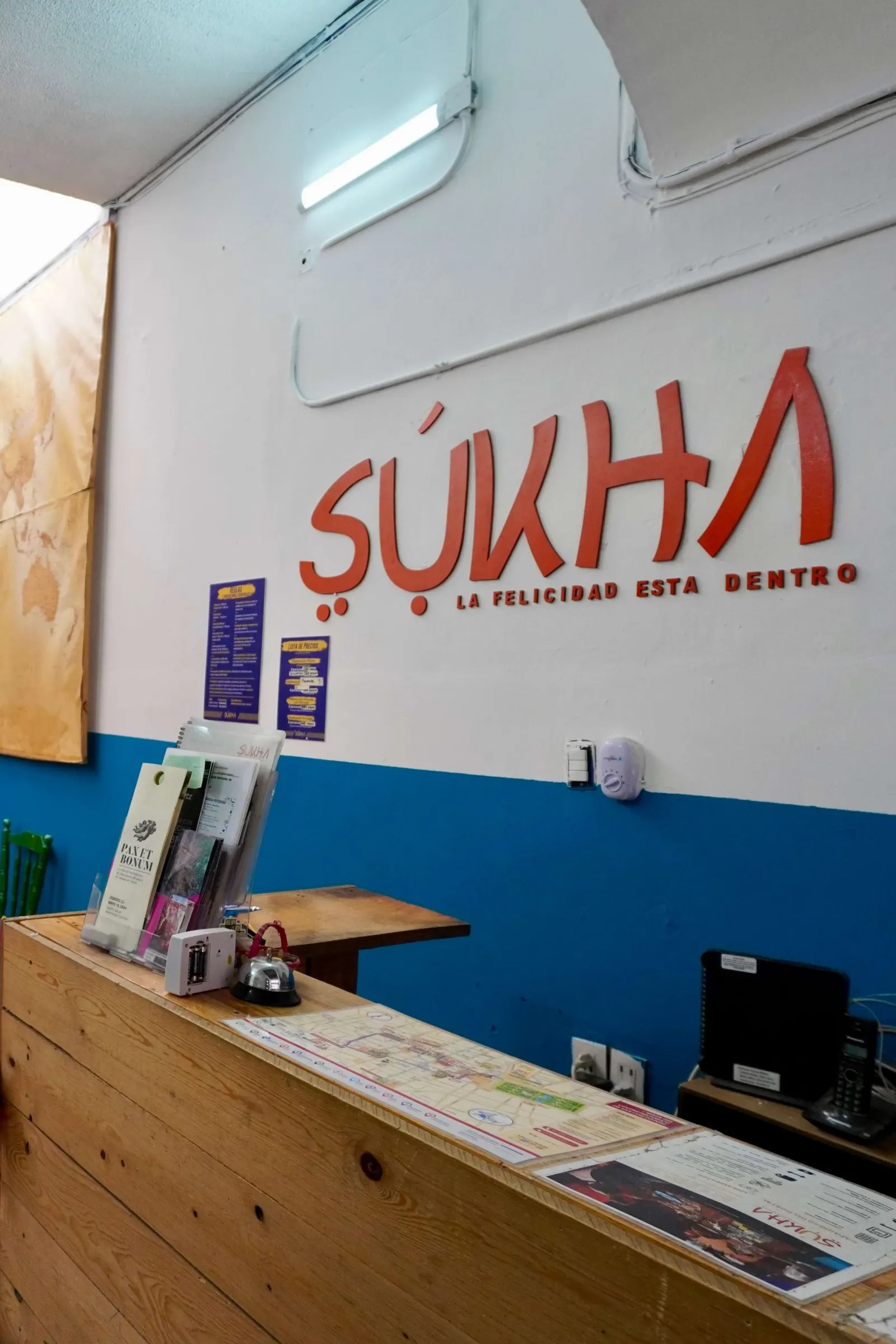 Recepción de Sukha Hostel